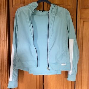 Women’s size M sweat suit. Lounging set. Capri sweats size L fits like M. Top M